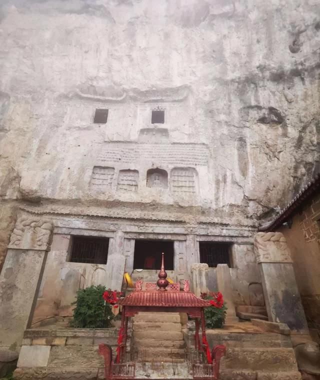  悬崖|太行深处的悬崖古寺，凿了60多年才建成，至今已有400年历史