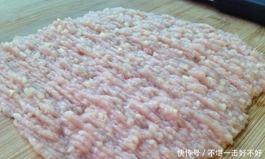 顺序|调饺子馅的顺序别弄错了,这样包饺子不出水,煮熟后美味不破皮!