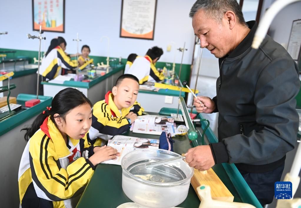 学生|爱心陪伴乡村学子四十年