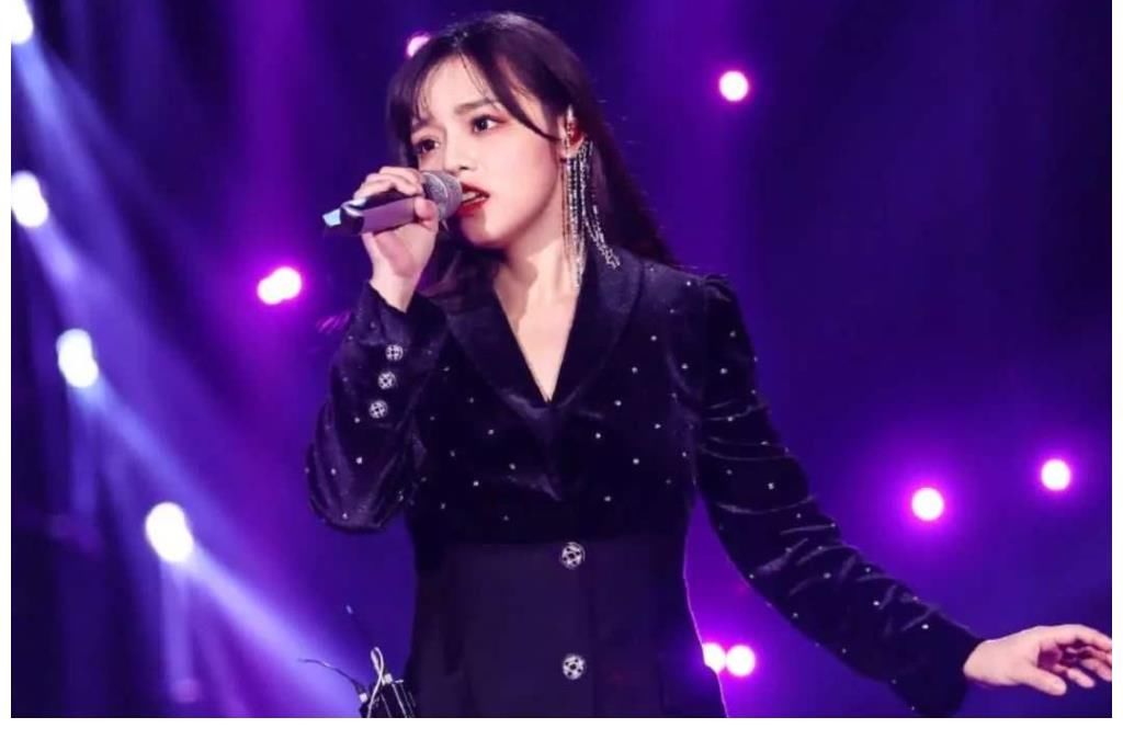 张碧晨|四位学员回《好声音》当导师，张碧晨实至名归，黄霄云被严重低估