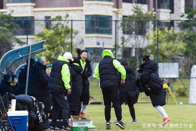 武汉体院|女乙终章广西平果呗侬半主力出阵2-1绝杀琼中女足夺冠创造历史