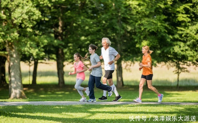 每天喝牛奶能补钙吗清华教授大错特错,真正补钙的是3事