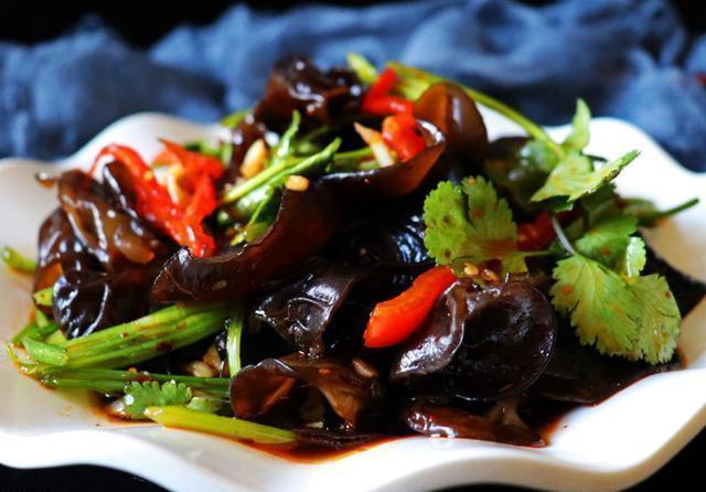 凉拌木耳|这菜千万不要隔夜吃,比喝酒的危害还要大,为了健康,一定要重视