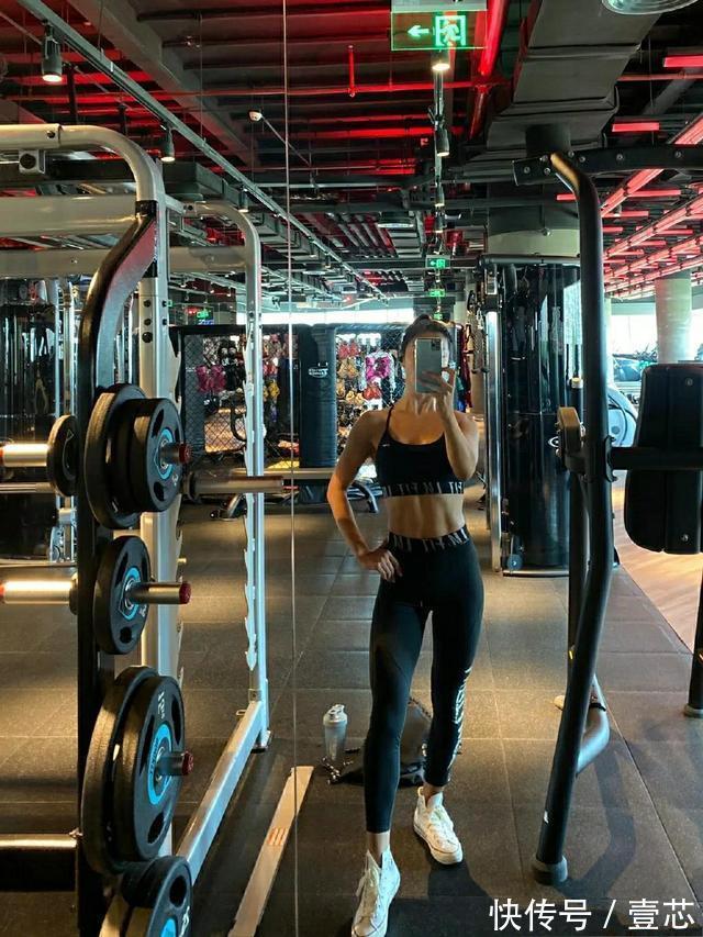 九九归一|175cm+巧克力腹肌女神，健身5年获健身冠军，这是什么绝美身材！