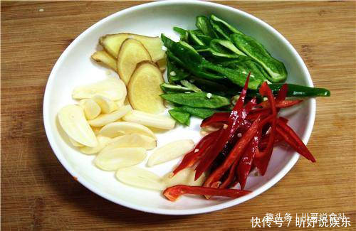 腌黄瓜,只需多加这一步,腌出的黄瓜又脆又绿,放半年也不坏