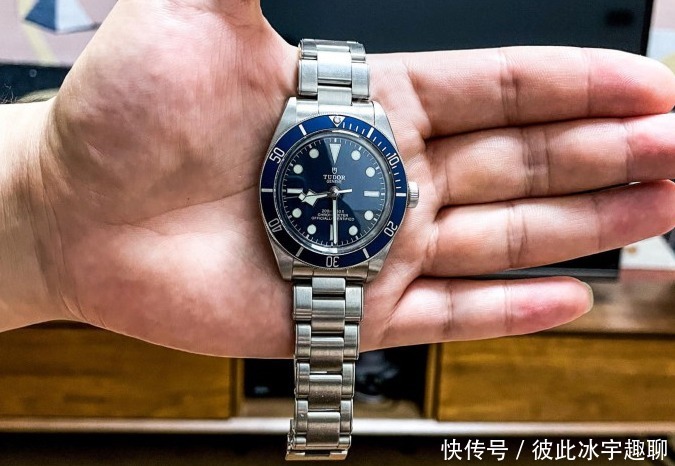 帝舵|两三万价位没有更好的选择,解毒帝舵碧湾1958海军蓝潜水表