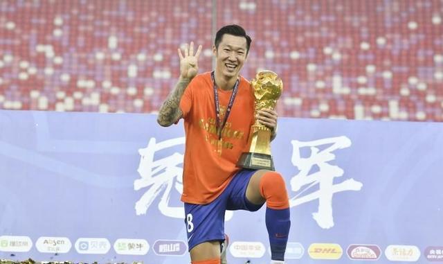 山东鲁能|凌晨1点!郝伟迎来利好,山东鲁能做出最新决定,化解上港挖角