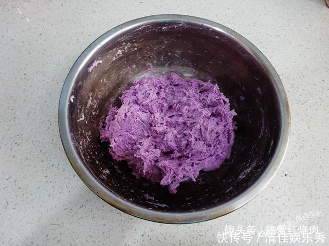 做成|紫薯别总蒸着吃了,加点面粉做成大发糕,蓬松暄软比蛋糕都好吃