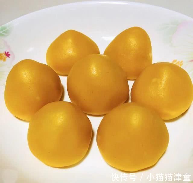 不用面粉,不用发酵,玉米面窝窝头,软香可口,放到明天也不发硬