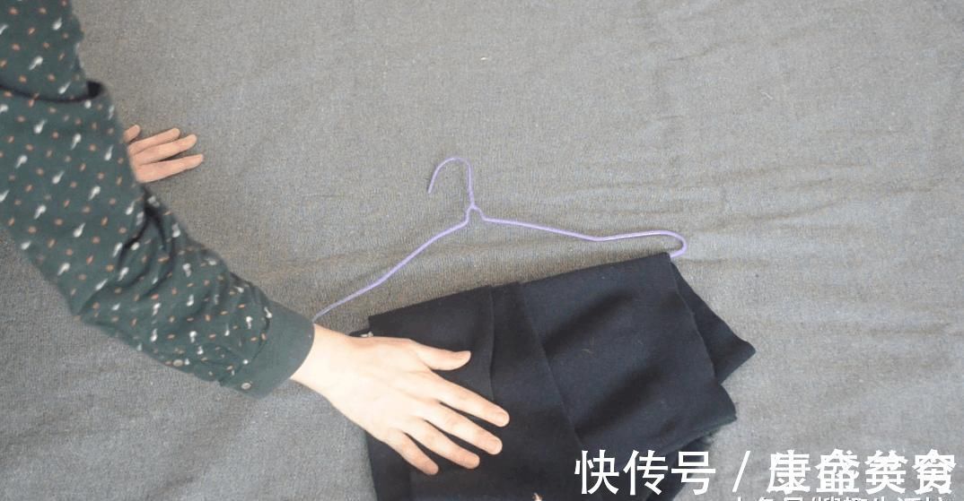 这才是挂毛衣的正确方法, 挂多久肩部都不会变形, 方法简单又实用