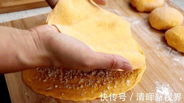 一日三餐|这种南瓜千层饼,在家就能做,口感独特,馅料丰富,比肉夹馍还香