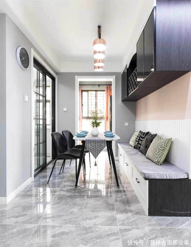 电视柜|87平现代风两居室,黑白灰加入粉色调的装饰这个沙发墙太浪漫了