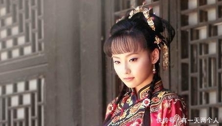 洗脚|丫鬟给少爷洗脚,少爷看了一眼她的脚:嫁俺,她生一子家喻户晓