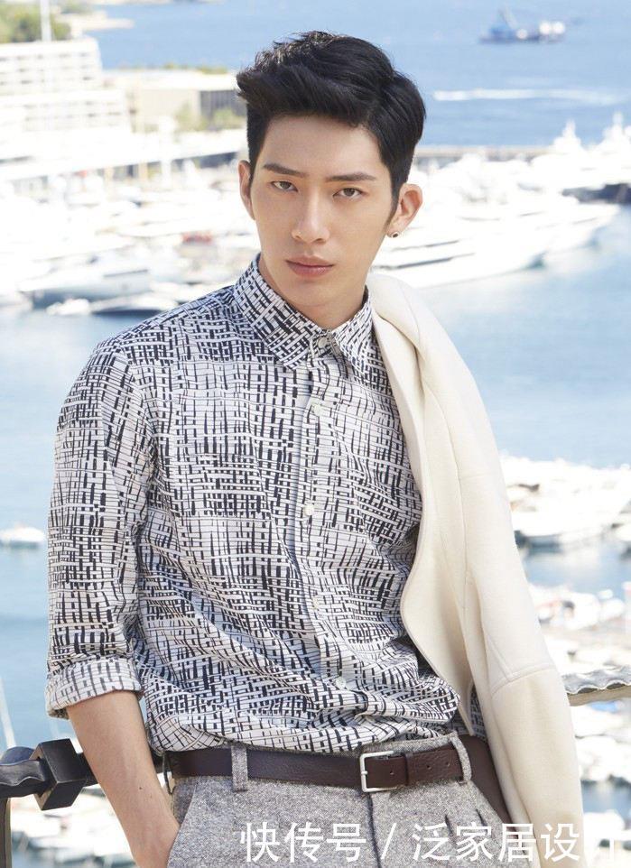 出自|井柏然的上千万豪宅,餐桌椅均出自欧洲品牌设计师之手,就是高端