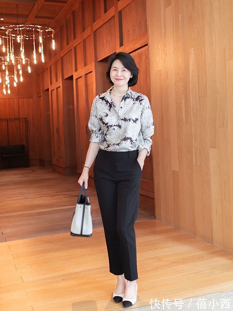 颜色|女人过了40岁尽量少穿花俏衣服,试试这些极简衬衫,时髦显气质