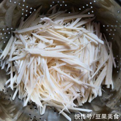 黄疸|超简单的家常快手菜，茭白炒肉丝