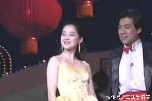 春晚 26年前朱时茂春晚小品中,谁注意他旁边的女孩,已火得一塌糊涂
