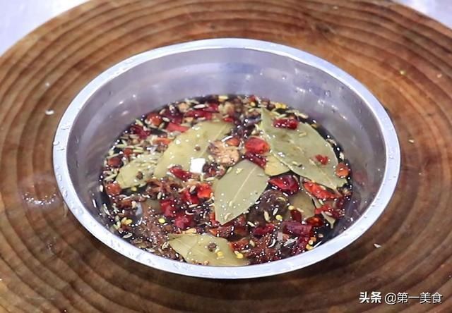 棒骨|大骨头怎么卤才入味？厨师长教你正宗做法，咸香软烂，味道清香