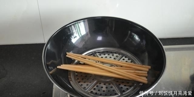 杀菌|每天用清水洗筷子，比没洗更脏，教你一招，筷子干净又杀菌，真棒