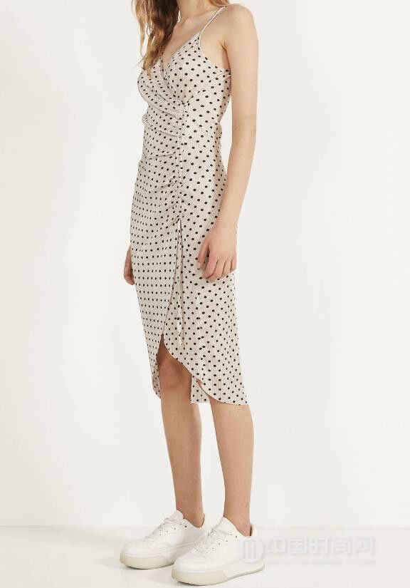 波点连衣裙|复古波点裙还穿不好看？这样穿有惊喜！