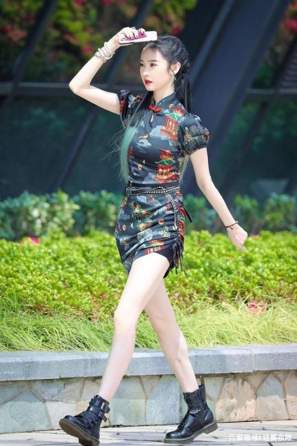 惊艳|张艺凡尝试国潮元素的旗袍,搭配叛逆又炫酷的绿发,既惊艳又高级