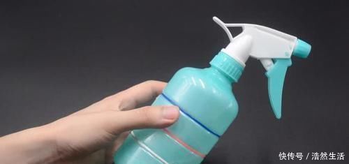 白醋|白醋倒在手心搓一搓,真的厉害了,解决了男人女人的困扰,都学学吧