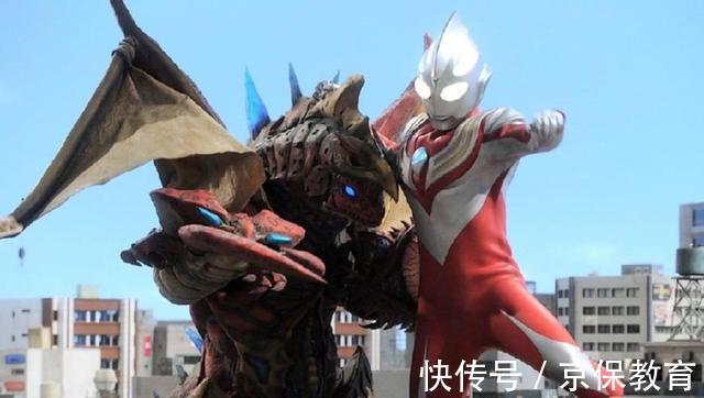 动画片|男孩用身体为妈妈挡雨!网友:不看奥特曼的孩子?