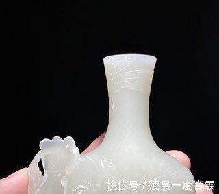 和田玉!清中期 和田玉籽料 白玉雕 持莲童子 包袱瓶