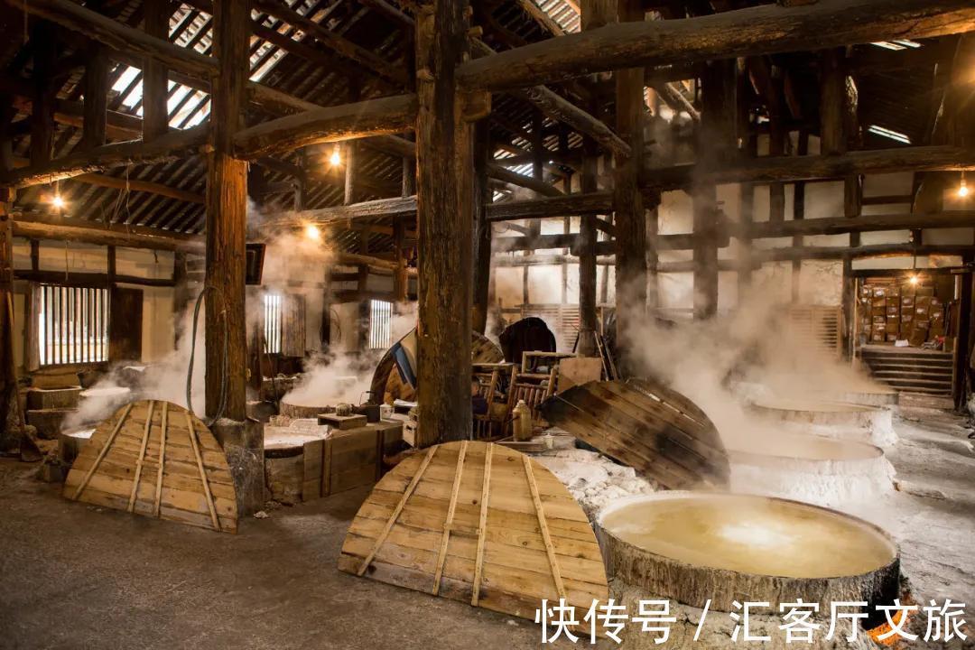 井盐|去年才通高铁,这座“十八线”国内小城,凭什么就火到了国外?