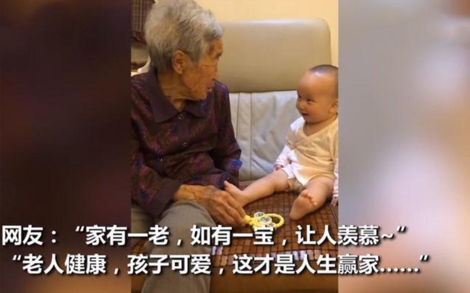 90岁太奶奶缝被子，小重孙四处捣蛋