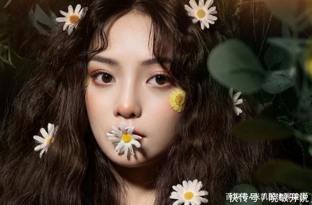 它和红糖是“绝配”,开水冲一冲,皮肤光滑脸色好,50岁不显老