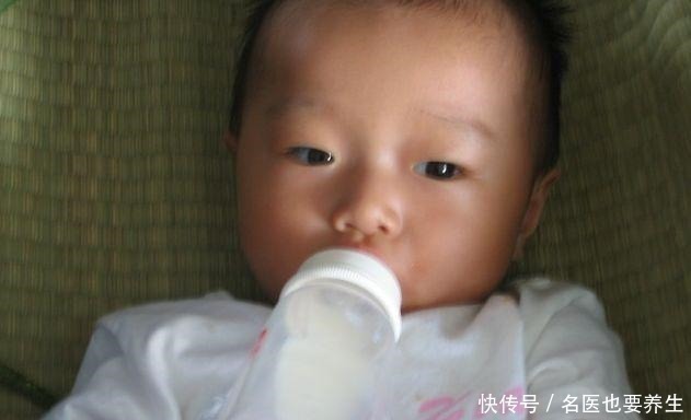 孩子|积食越拖脾越虚,劝告家长积食的3个信号要重视,伤脾不发育!