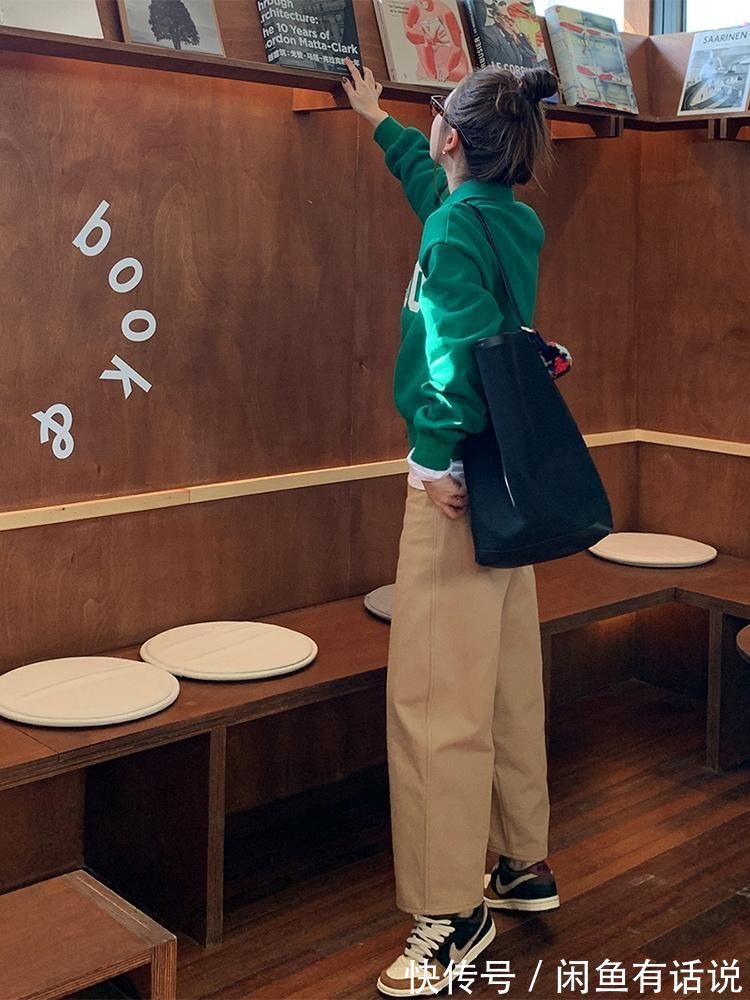 区别|穿卫衣别配紧身裤了，学38岁博主配“气球裤”，阿姨与姐姐的区别