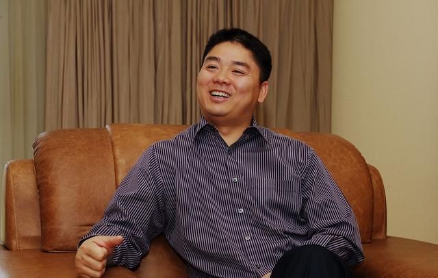 中国人民大学|刘强东年轻时的相片，看了让人心酸，网友感叹：这才是白手起家
