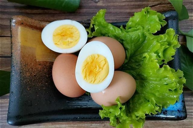 吃不完的鸡蛋,不要放冰箱里!养殖户教我土方法,放1年照样新鲜