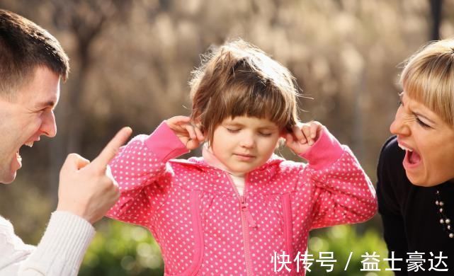 宝宝|儿子床单出现“水渍”,宝妈看后做“狠心”决定,宝爸:早该这样