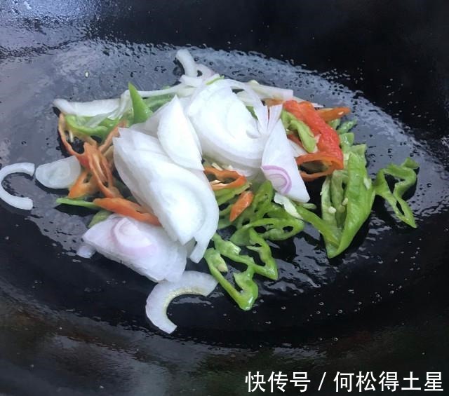 洋葱|洋葱炒土豆丝，快手家常菜，简单又下饭！