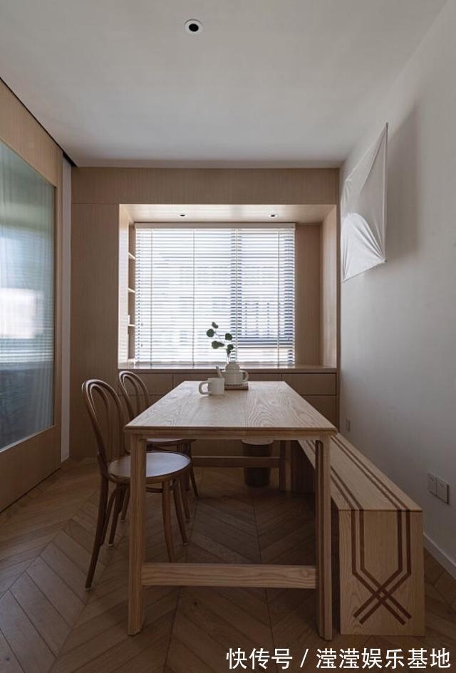 折叠门|100㎡小三房,坚持全屋打满柜子,飘窗这样设计,太实用了