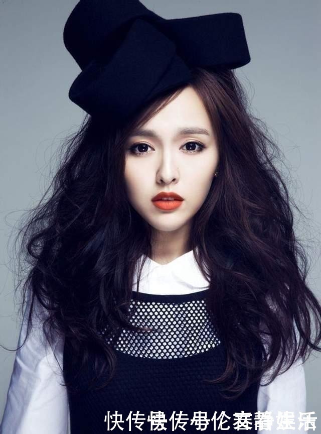 丸子头|冬天再懒也不要散着头发了,有静电,试试这3款扎发,洋气显脸小