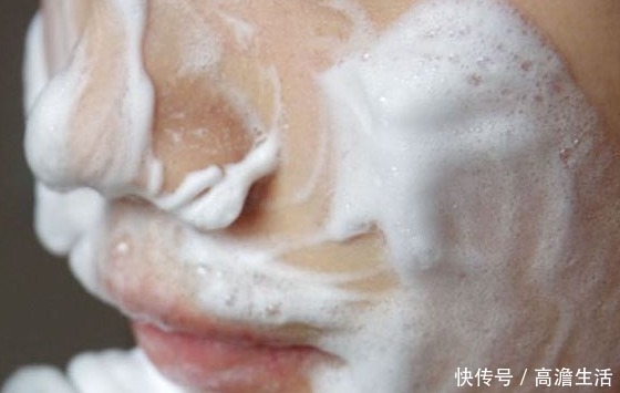 女生洗脸时的“4禁忌”,毛孔会越来越粗大,第4种还易滋长螨虫