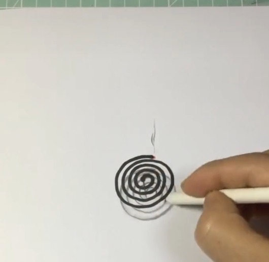 美术生画@美术生画3D蚊香作品,成画后真假难辨,网友:居然能点燃?