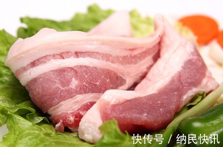 做扣肉时,猪肉焯水后别直接下锅炸!大厨教你正确方法,软糯鲜香