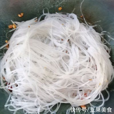 蒜蓉花甲粉丝煲