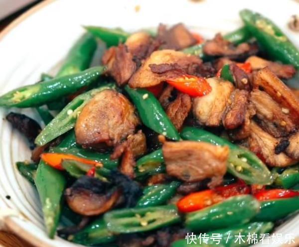  下饭|这道菜叫农家小炒肉，那么它真的是农家菜吗反正很好吃，好下饭