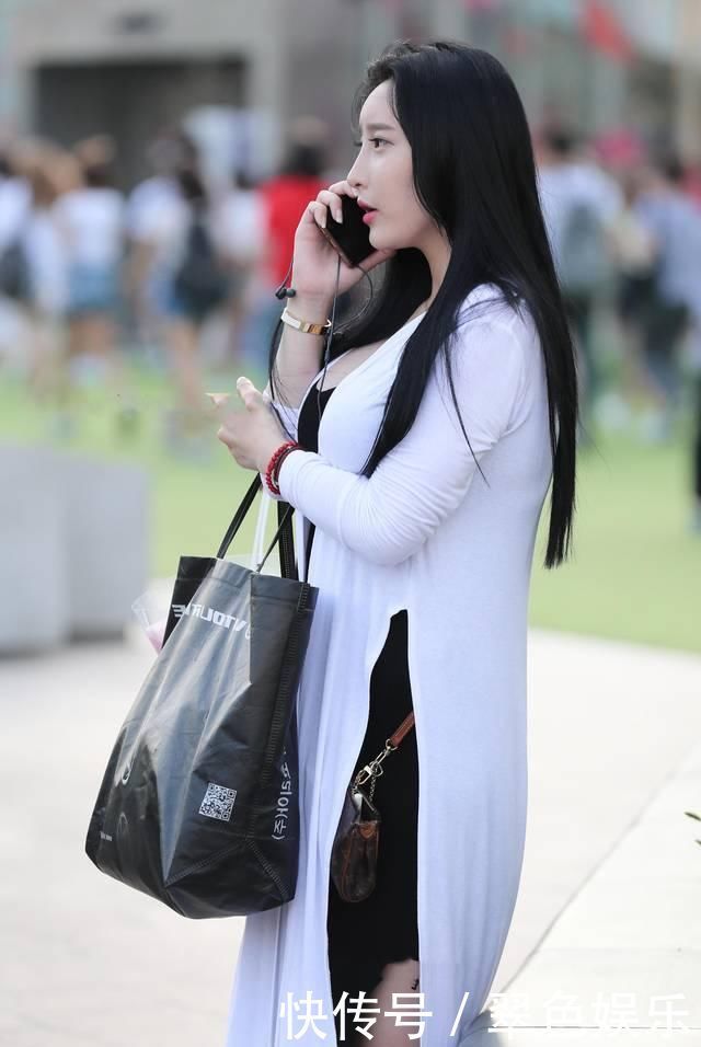 黑色|街拍小姐姐黑色包臀裙尽显成熟知性,一白遮三丑,笑起来有味道