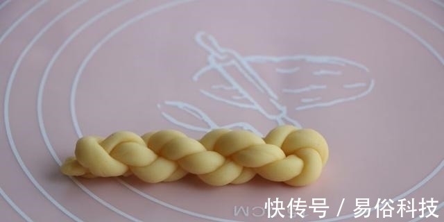 自制传统小麻花，扭一扭炸一炸，香甜酥脆不用花钱买