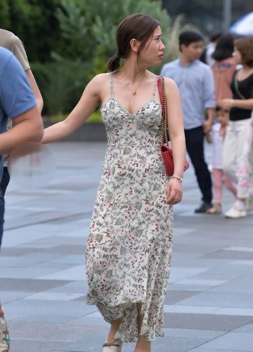  长裙|长裙女神有魅力，轻轻松松便如此美丽迷人