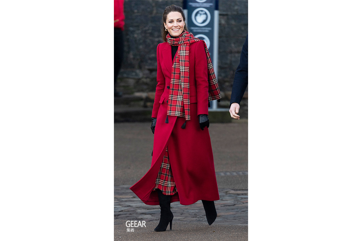 节日|王室穿搭灵感:凯特王妃用一条爱裙,穿出浓浓的节日气氛!