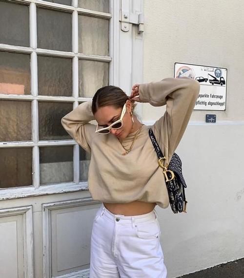 最近火了一种穿法:卫衣+小脚裤,洋气显瘦,承包整个春季的时尚