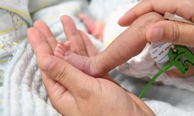 咳嗽|如何避免刚出生的宝宝受到伤害？有这几个特征的人，别去接触孩子